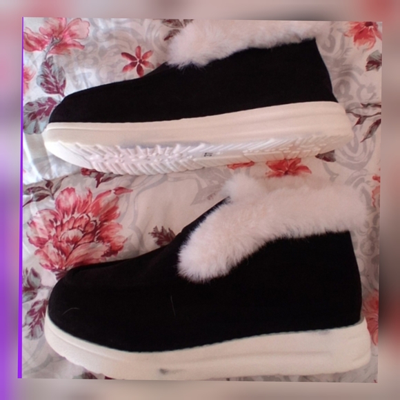 💥BOGO-Cozy Black and White Fur-Lined Slippers - Picture 2 of 4